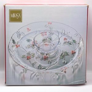 MIKASA CHRISTMAS SEASON’S HOLLY RED CHIP & DIP PLATTER SET.